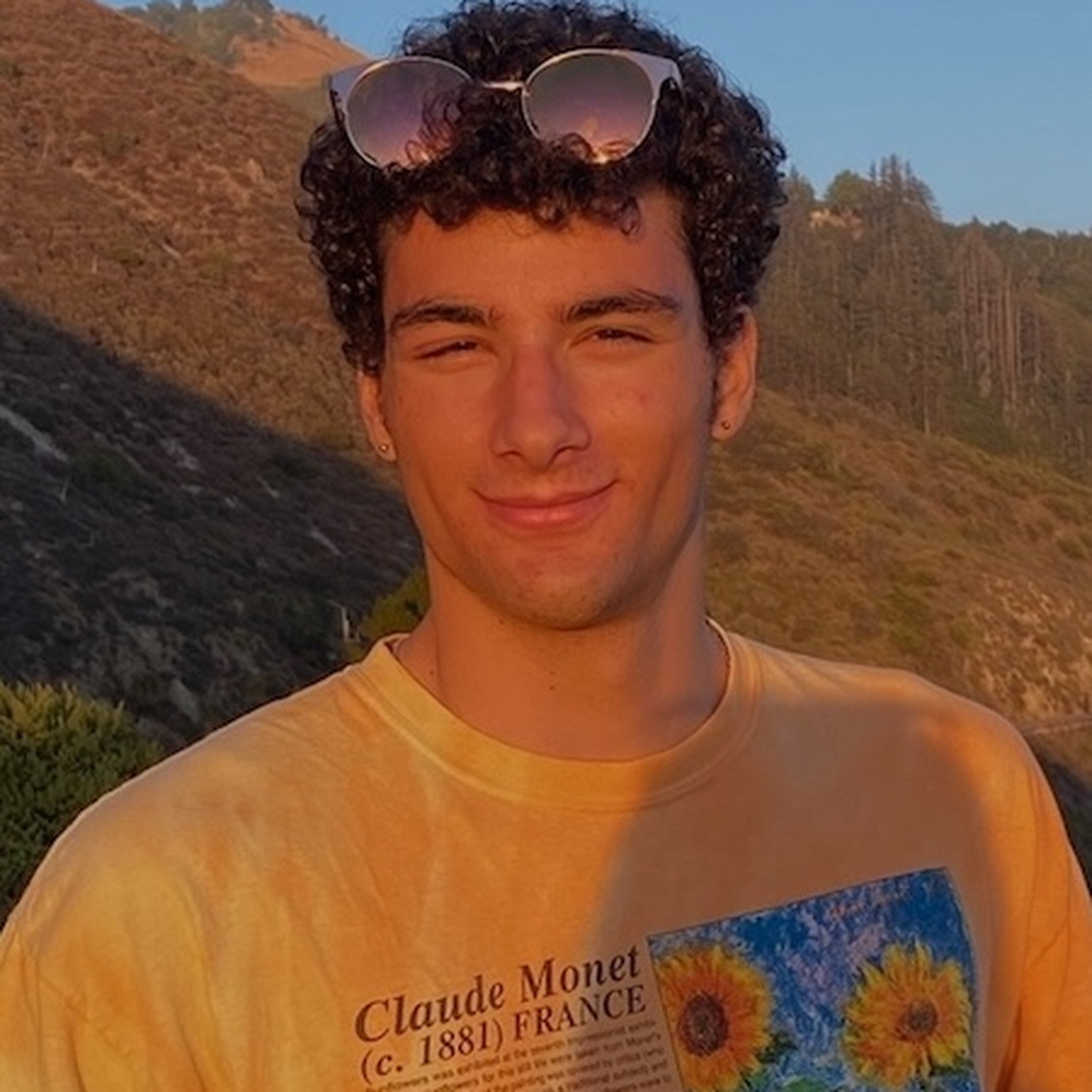 Headshot of Riley Tinianov